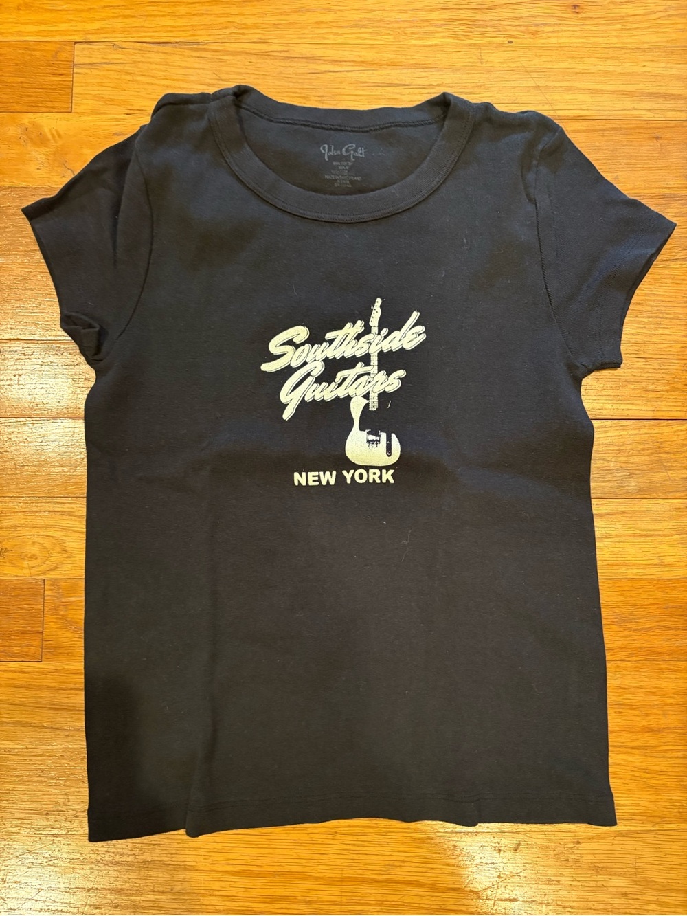 BRANDY MELVILLE Southside Guitar NY slim fit tshirt (one size)